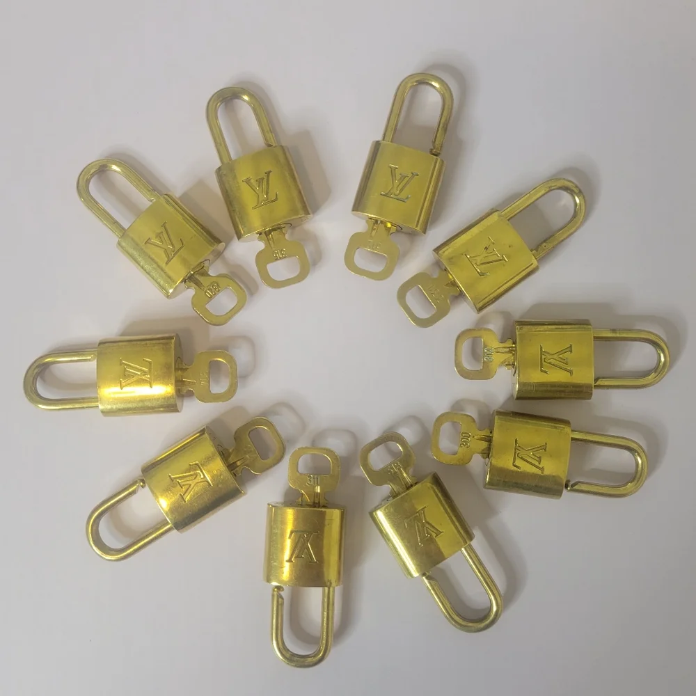 Louis Vuitton Lock & Key in Mint Condition, sold indivually - Picture 5 of 6